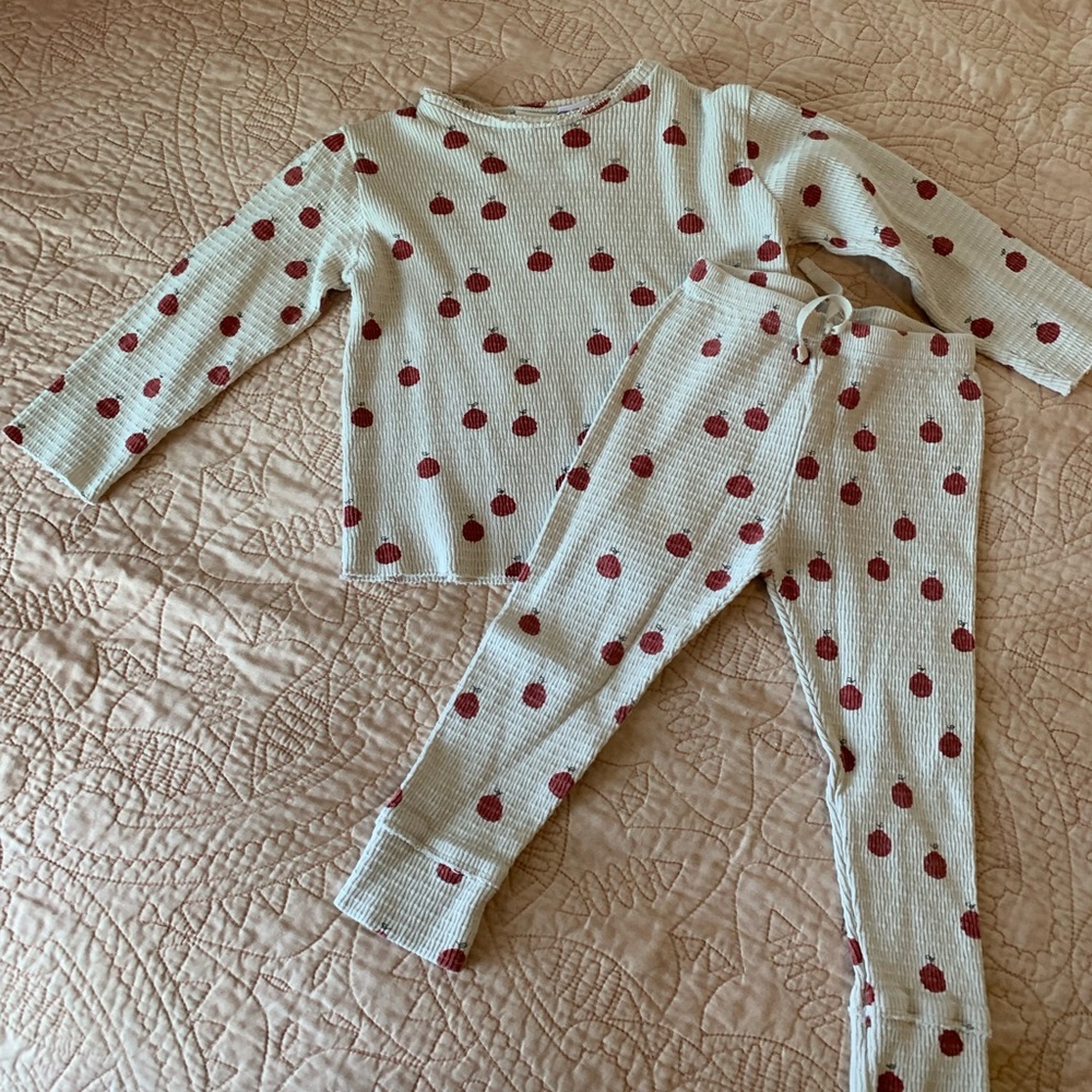 Zara Kids Apple Print Cream Set